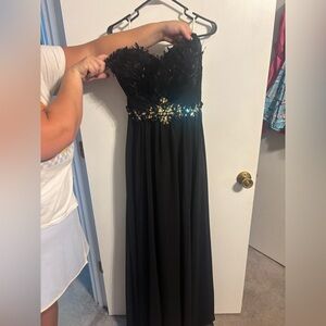Elegant Black Evening Gown with Beaded Waist